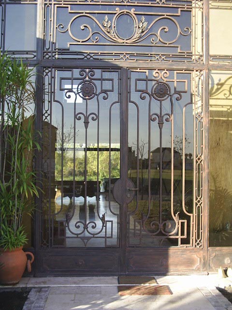 puerta de hierro